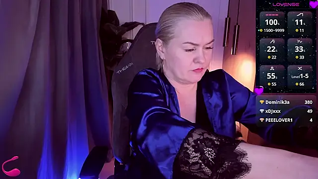 Snapshot of YolandaKiss chatting on 02.26.25 YolandaKiss online show from 02.26.25