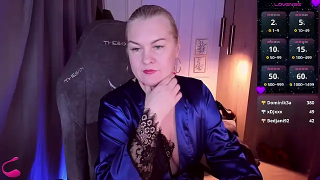 Snapshot of YolandaKiss chatting on 02.26.25 YolandaKiss online show from 02.26.25