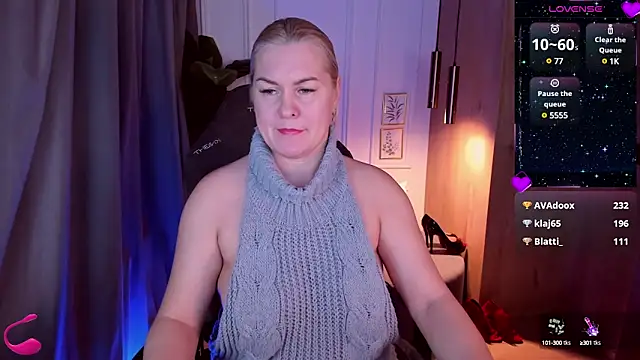 Snapshot of YolandaKiss chatting on 02.27.25 YolandaKiss online show from 02.27.25