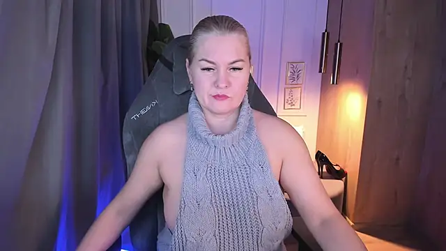 Snapshot of YolandaKiss chatting on 02.27.25 YolandaKiss online show from 02.27.25