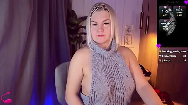 Snapshot of YolandaKiss chatting on 03.06.25 YolandaKiss online show from 03.06.25