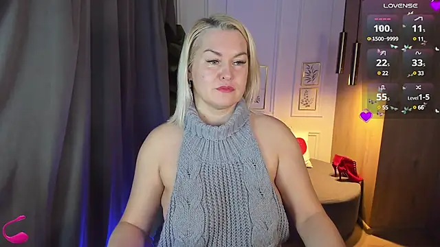 Snapshot of YolandaKiss chatting on 03.18.25 YolandaKiss online show from 03.18.25