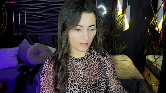 Snapshot of KylieMellow chatting on 12.30.24 KylieMellow online show from 12.30.24