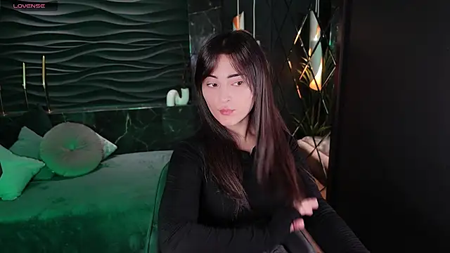 Snapshot of KylieMellow chatting on 01.03.25 KylieMellow online show from 01.03.25