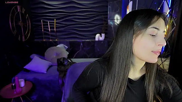 Snapshot of KylieMellow chatting on 01.05.25 KylieMellow online show from 01.05.25