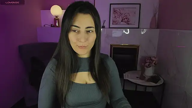 Snapshot of KylieMellow chatting on 01.11.25 KylieMellow online show from 01.11.25