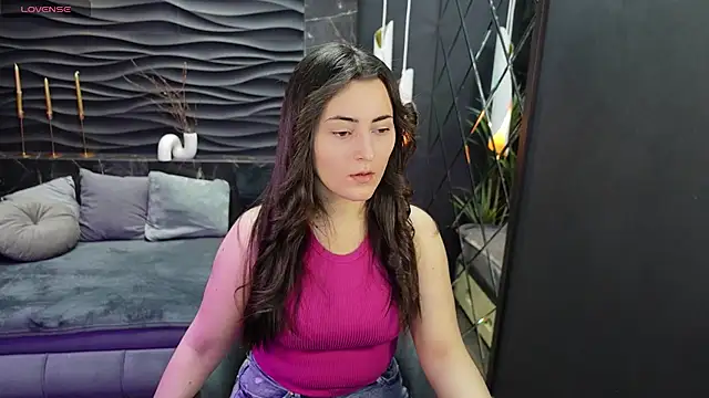 Snapshot of KylieMellow chatting on 02.15.25 KylieMellow online show from 02.15.25
