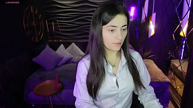 Snapshot of KylieMellow chatting on 03.04.25 KylieMellow online show from 03.04.25