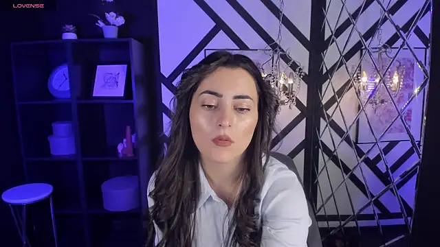 Snapshot of KylieMellow chatting on 03.05.25 KylieMellow online show from 03.05.25