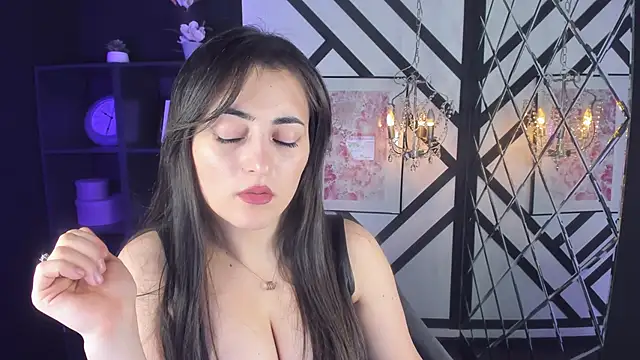 Snapshot of KylieMellow chatting on 03.12.25 KylieMellow online show from 03.12.25