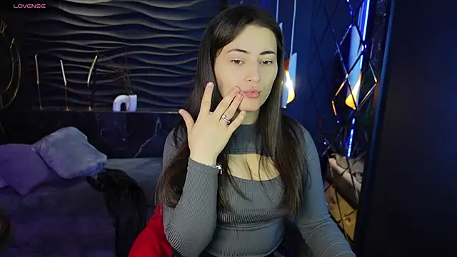 Snapshot of KylieMellow chatting on 03.15.25 KylieMellow online show from 03.15.25