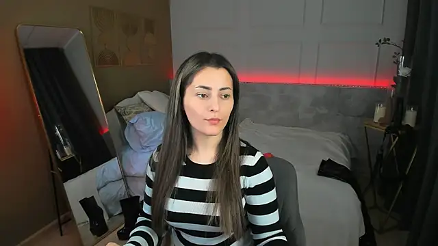 Snapshot of KylieMellow chatting on 04.28.26 KylieMellow online show from 04.28.26