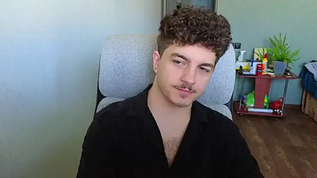 Snapshot of Remy_Miles chatting on 05.20.26 Remy Miles online show from 05.20.26