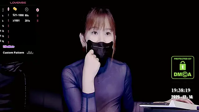 Snapshot of melia_Z chatting on 12.14.25 melia Z online show from 12.14.25