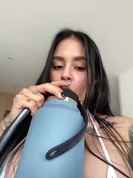 Snapshot of LaraHenao chatting on 01.30.25 LaraHenao online show from 01.30.25