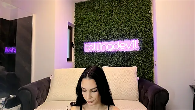 Snapshot of realhotfallingdevil chatting on 02.10.25 realhotfallingdevil online show from 02.10.25