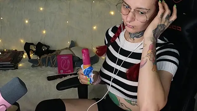 Ginger Stay online show from 10.02.25