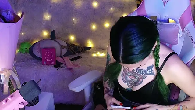 Ginger Stay online show from 02.04.26