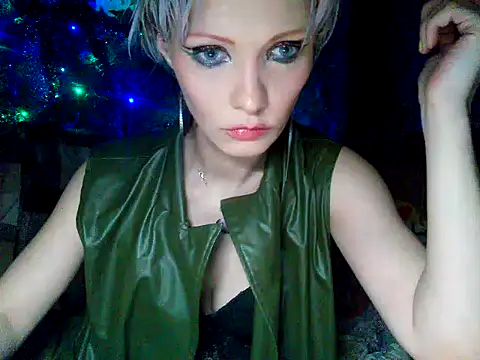 Snapshot of WildMissNiks chatting on 12.29.24 WildMissNiks online show from 12.29.24