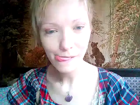 Snapshot of WildMissNiks chatting on 01.19.25 WildMissNiks online show from 01.19.25