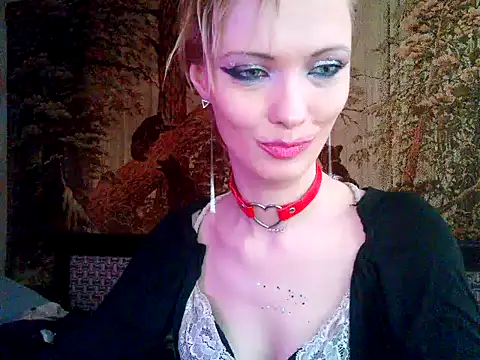 Snapshot of WildMissNiks chatting on 01.27.25 WildMissNiks online show from 01.27.25