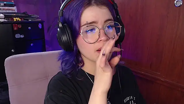 Snapshot of Raventh_ chatting on 09.17.25 Raventh online show from 09.17.25