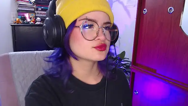 Snapshot of Raventh_ chatting on 09.18.25 Raventh online show from 09.18.25