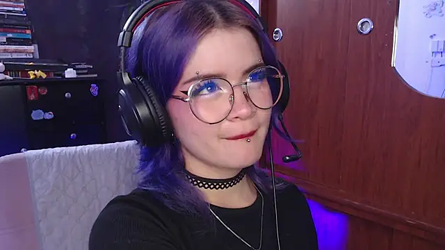 Snapshot of Raventh_ chatting on 09.19.25 Raventh online show from 09.19.25