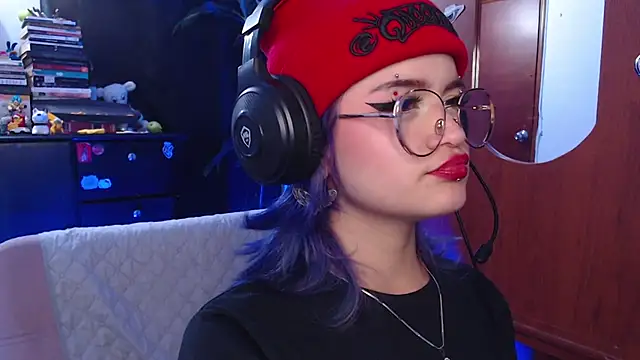 Snapshot of Raventh_ chatting on 09.23.25 Raventh online show from 09.23.25