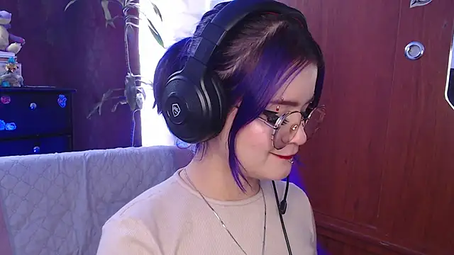 Snapshot of Raventh_ chatting on 09.28.25 Raventh online show from 09.28.25