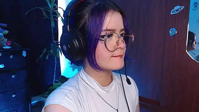 Snapshot of Raventh_ chatting on 10.02.25 Raventh online show from 10.02.25