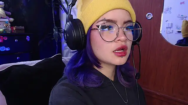 Snapshot of Raventh_ chatting on 10.05.25 Raventh online show from 10.05.25