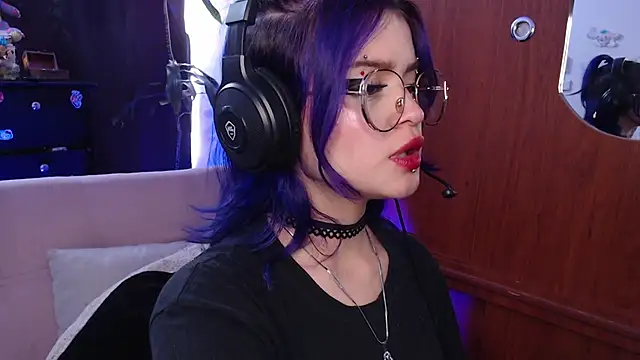 Snapshot of Raventh_ chatting on 10.09.25 Raventh online show from 10.09.25