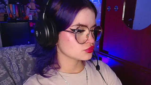 Snapshot of Raventh_ chatting on 10.11.25 Raventh online show from 10.11.25