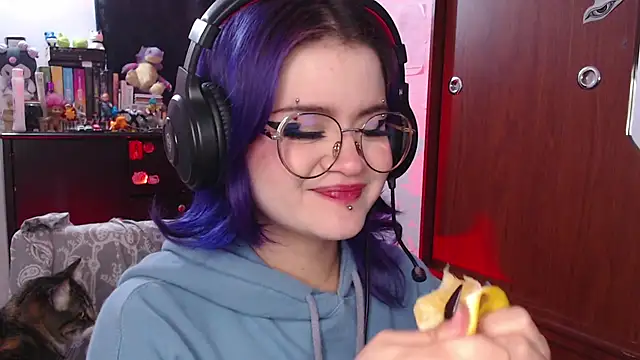 Snapshot of Raventh_ chatting on 10.12.25 Raventh online show from 10.12.25