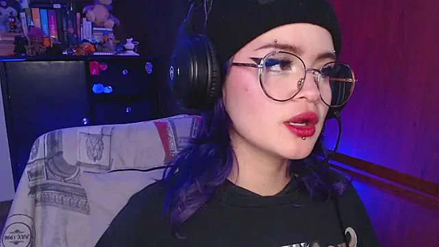 Snapshot of Raventh_ chatting on 10.14.25 Raventh online show from 10.14.25