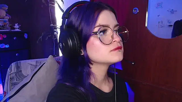 Snapshot of Raventh_ chatting on 10.15.25 Raventh online show from 10.15.25