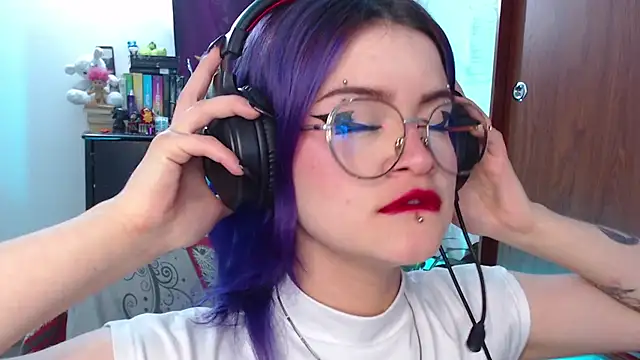 Snapshot of Raventh_ chatting on 10.22.25 Raventh online show from 10.22.25