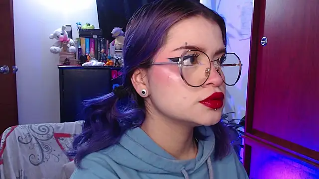 Snapshot of Raventh_ chatting on 10.25.25 Raventh online show from 10.25.25