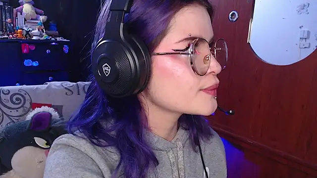 Snapshot of Raventh_ chatting on 10.26.25 Raventh online show from 10.26.25