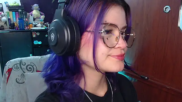 Snapshot of Raventh_ chatting on 10.27.25 Raventh online show from 10.27.25