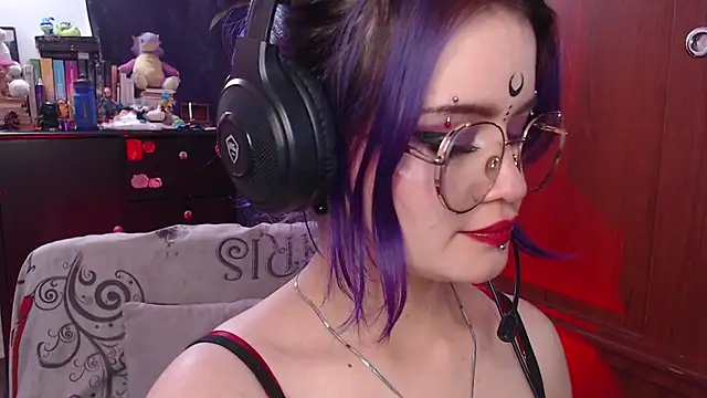 Snapshot of Raventh_ chatting on 10.28.25 Raventh online show from 10.28.25