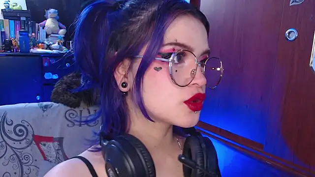 Snapshot of Raventh_ chatting on 10.29.25 Raventh online show from 10.29.25