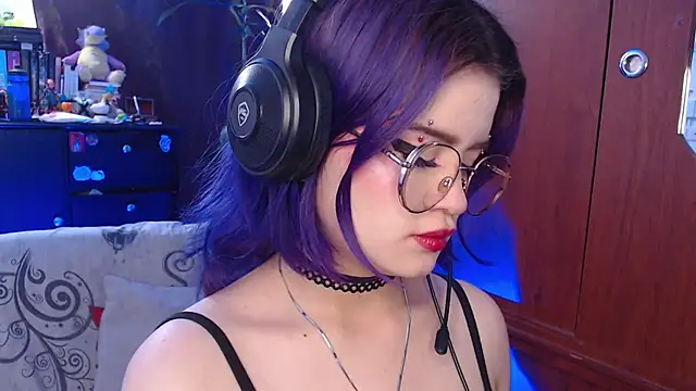 Snapshot of Raventh_ chatting on 10.30.25 Raventh online show from 10.30.25