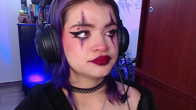 Snapshot of Raventh_ chatting on 10.31.25 Raventh online show from 10.31.25