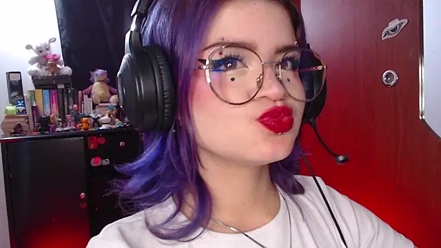 Snapshot of Raventh_ chatting on 11.02.25 Raventh online show from 11.02.25