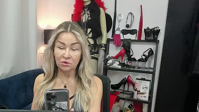 crystaLUX online show from 01.15.26