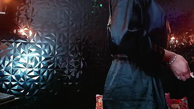 PINK  LOLA1 online show from 09.23.25