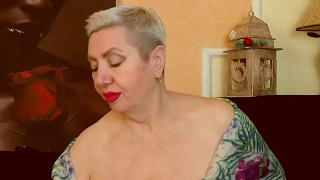 LadyPosh online show from 12.17.25