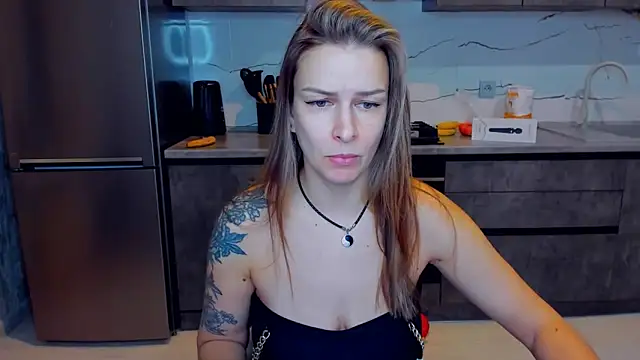 Snapshot of AlexiaDarren chatting on 02.07.25 AlexiaDarren online show from 02.07.25